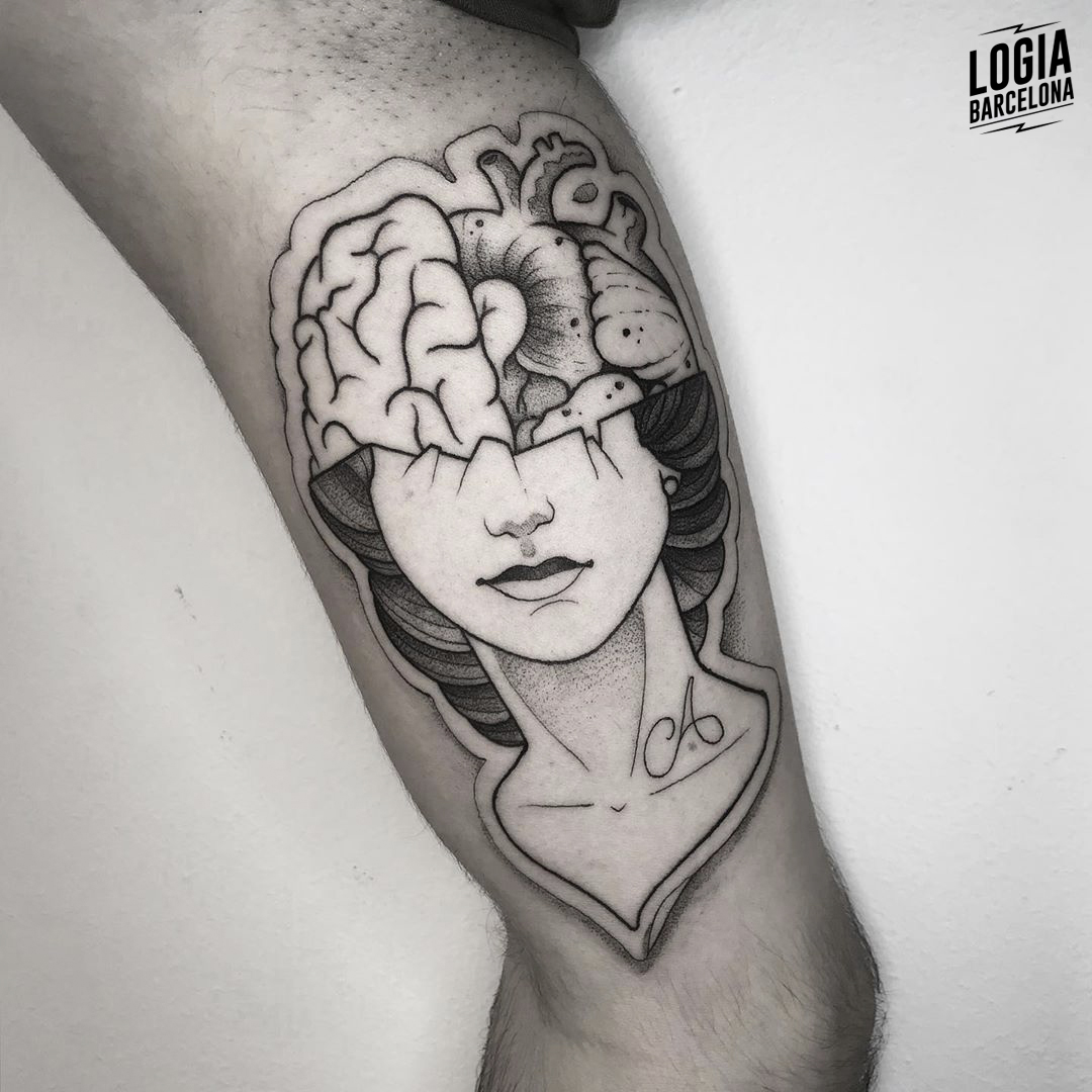 tatuaje_brazo_mujer_cerebro_victor_dalmau_logiabarcelona        